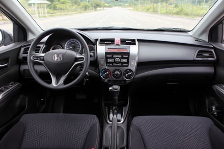 Cũng như đa số các mẫu xe hạng B tại Việt Nam, Honda City có hệ thống an toàn tiêu chuẩn với