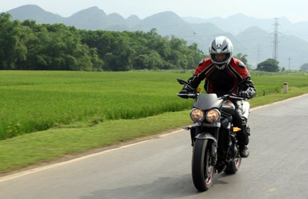 Triumph Street Triple R - Sự hấp dẫn kỳ lạ