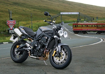 Thông số kỹ thuật của xe Triumph Street Triple R 2010