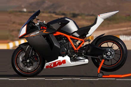 Lùi ngày khai mạc Vietnam Motorbike Festival - 2 KTM RC8