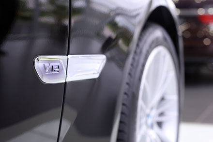 BMW 760Li - Không gian tiện nghi di động - 4 Vậy ở hàng ghế “ông chủ”, BMW trang bị gì cho mẫu 760Li tại Việt Nam?