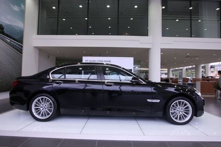 BMW 760Li - Không gian tiện nghi di động - 2 BMW 760i - Niềm tự hào của của BMW tại Việt Nam