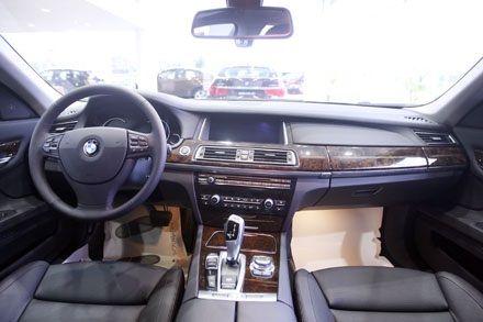 BMW 760Li - Không gian tiện nghi di động - 16 Cụm đèn pha vẫn giữ được dấu ấn mà BMW dày công xây dựng, với các ứng dụng đèn LED khá hấp dẫn