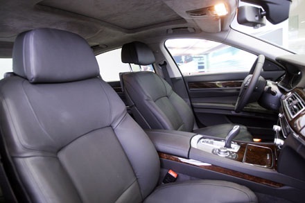 BMW 760Li - Không gian tiện nghi di động - 17 Hàng ghế trước chỉnh điện và có hỗ trợ bộ nhớ
