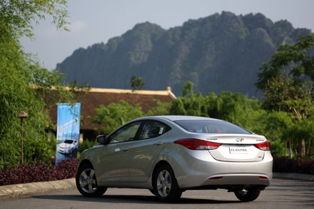 Hệ thống điều khiển kính cùng chức năng gập gương bằng điện