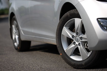 Hệ thống điều khiển kính cùng chức năng gập gương bằng điện