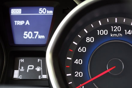 Hệ thống điều khiển kính cùng chức năng gập gương bằng điện