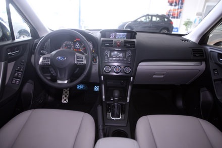 Khoang lái của Forester mới