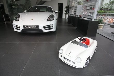 Hãy là người trẻ để lái Porsche Cayman