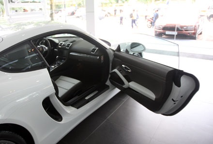Porsche Cayman mới được trang bị cửa hít