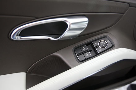 Thông số kỹ thuật Porsche Cayman 2.7L tại Việt Nam: