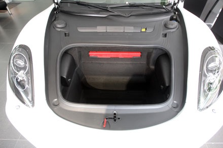 Khoang để đồ phía trước dung tích 150l