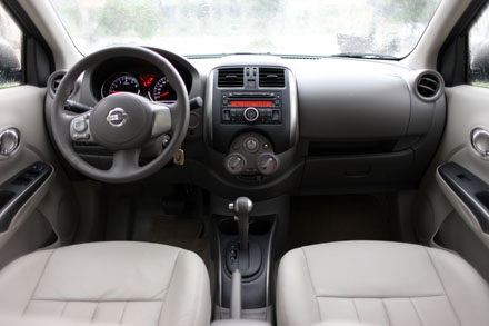 Nissan Sunny - Một mẫu xe thực dụng - 18 Gương cửa không tích hợp đèn báo rẽ