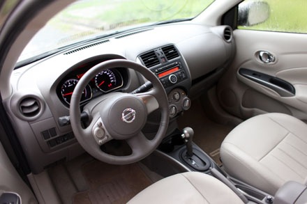 Nissan Sunny - Một mẫu xe thực dụng - 19 Gương cửa không tích hợp đèn báo rẽ