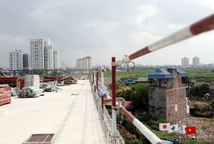 Sự dở dang trên công trình cầu Nhật Tân… - 11 Đường dẫn từ cầu Nhật Tân xuống khu đô thị Ciputra
