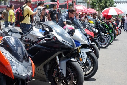 Khai mạc ngày hội mô-tô đầu tiên tại Việt Nam - 1 Khai mạc ngày hội mô-tô đầu tiên tại Việt Nam