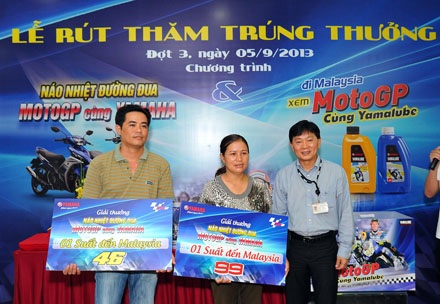 Hơn 150 người sẽ “Đi Malaysia, xem MotoGP” cùng Yamaha Việt Nam. - 2 Và như vậy,
chương trình khuyến mại “Náo nhiệt đường đua MotoGP cùng Yamaha”