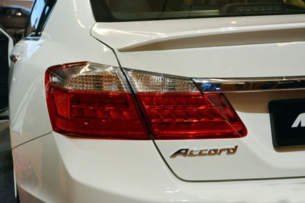 Honda Accord thế hệ mới tại Malaisia có giá bán cụ thể như
sau; phiên bản 2.0 VTi là