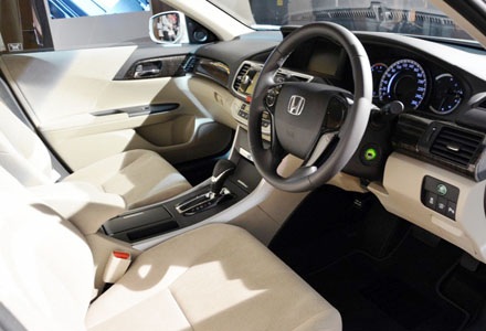 Honda Accord thế hệ mới tại Malaisia có giá bán cụ thể như
sau; phiên bản 2.0 VTi là