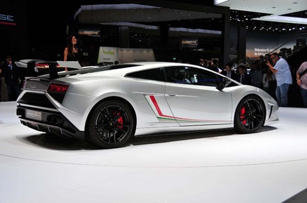Lamborghini công bố giá bán LP 570-4 Squadra Corse. - 3 Lamborghini