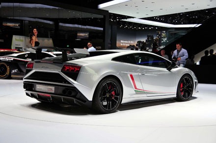 Lamborghini công bố giá bán LP 570-4 Squadra Corse. - 6 Lamborghini
