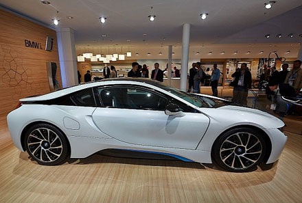 Plug-in hybrid i8 - mẫu xe đắt nhất của BMW - 3 BMW i8 sẽ đến tay người dùng đầu năm sau