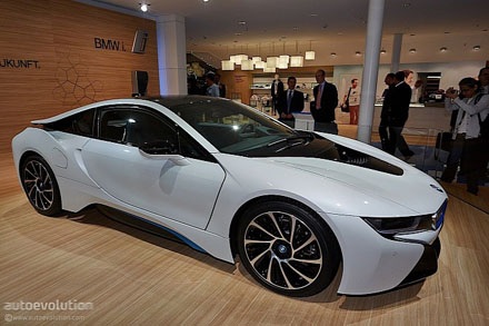 Plug-in hybrid i8 - mẫu xe đắt nhất của BMW - 5 BMW i8 sẽ đến tay người dùng đầu năm sau