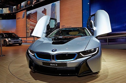 Plug-in hybrid i8 - mẫu xe đắt nhất của BMW - 7 BMW i8 sẽ đến tay người dùng đầu năm sau