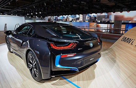 Plug-in hybrid i8 - mẫu xe đắt nhất của BMW - 13 BMW i8 sẽ đến tay người dùng đầu năm sau