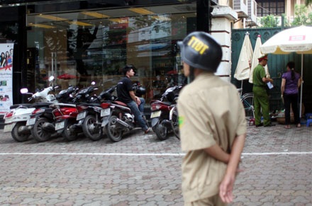 Trả lại vỉa hè cho người đi bộ - Hà Nội quyết tâm đến đâu?