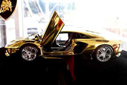 Lamborghini Aventador - Chiếc ôtô đắt nhất thế giới - 4 Lamborghini Aventador - Chiếc ôtô đắt nhất thế giới