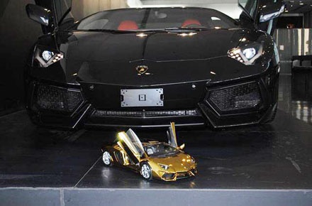 Lamborghini Aventador - Chiếc ôtô đắt nhất thế giới - 1 Lamborghini Aventador - Chiếc ôtô đắt nhất thế giới