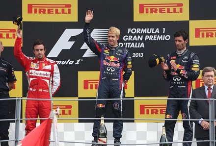 Sebastien Vettel cùng với F.Alonso và M.Webber trên bục podium tại Monza (Ý)