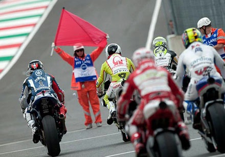 Tổng quan về MotoGP và lịch thi đấu 2014 (p.1) - 3 Cờ đen: