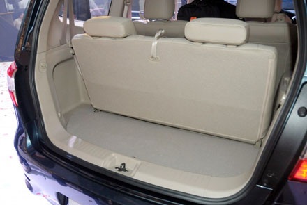 Nissan ra mắt phiên bản nâng cấp của Grand Livina. - 18 Nissan ra mắt phiên bản nâng cấp của Grand Livina.