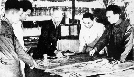 Đại tướng Võ Nguyên Giáp - Người anh cả của Quân đội Việt Nam - 24 Ban Thường vụ TƯ Đảng họp bàn kế hoạch tác chiến chiến dịch Thu Đông 1953-1954