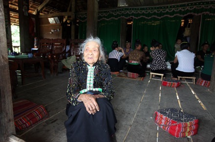 Điện Biên Phủ - Một chiều buồn! - 1 Sớm chủ nhật 6/10, cụ được đưa sang nhà người con út ở bản bên...