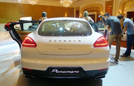 Porsche Panamera thế hệ thứ hai chính thức có mặt tại Việt Nam - 8 Bảng giá chi tiết các mẫu Panamera mới tại Việt Nam:
