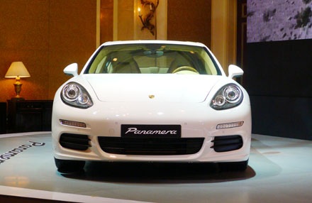 Porsche Panamera thế hệ thứ hai chính thức có mặt tại Việt Nam - 1 Porsche Panamera thế hệ thứ hai chính thức có mặt tại Việt Nam