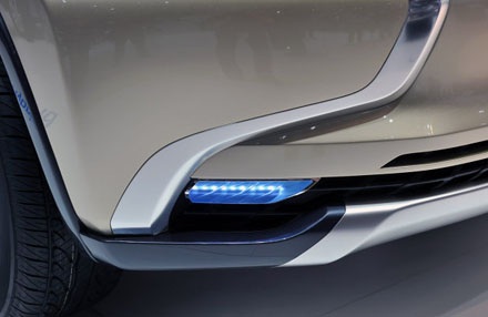 Mitsubishi đưa xe bán tải diesel-hybrid đến Việt Nam