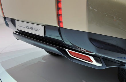 Mitsubishi đưa xe bán tải diesel-hybrid đến Việt Nam