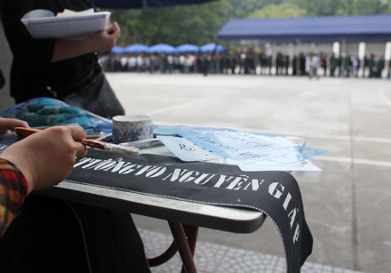 Tiễn Người lần cuối - 3 Những dải băng tang đầy tiếc thương