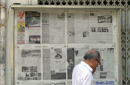 Tiễn Người lần cuối - 24 Dòng người bên ngoài chầm chậm tiến vào theo sự hướng dẫn của lực lượng an ninh