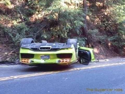 Thanh niên 17 tuổi làm Aventador lật ngửa