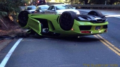 Thanh niên 17 tuổi làm Aventador lật ngửa