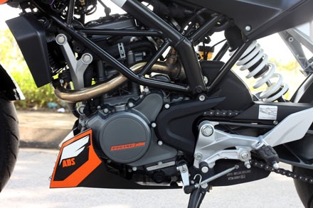 KTM Duke 125 tại Việt Nam có gì? - 12 Các vị trí ngồi trên Duke125 khá thoải mái, kể cả trên các cung đường dài
