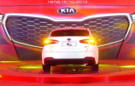 KIA K3 chính thức ra mắt tại Việt Nam - 4 Dân trí sẽ có bài giới thiệu chi tiết mẫu KIA K3 tại Việt
Nam trong thời gian tới đây.
