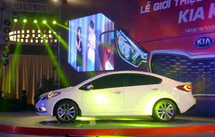 KIA K3 chính thức ra mắt tại Việt Nam - 6 Dân trí sẽ có bài giới thiệu chi tiết mẫu KIA K3 tại Việt
Nam trong thời gian tới đây.