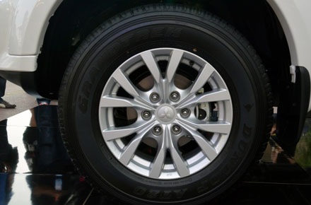 Mitsubishi ra mắt Pajero Sport GL và Pajero Sport VGT tại Malaysia - 4 Mitsubishi ra mắt Pajero Sport GL và Pajero Sport VGT tại Malaysia