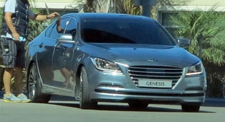 Hyundai Genesis sedan 2015 bất ngờ lộ diện - 1 Hyundai Genesis sedan 2015 bất ngờ lộ diện
